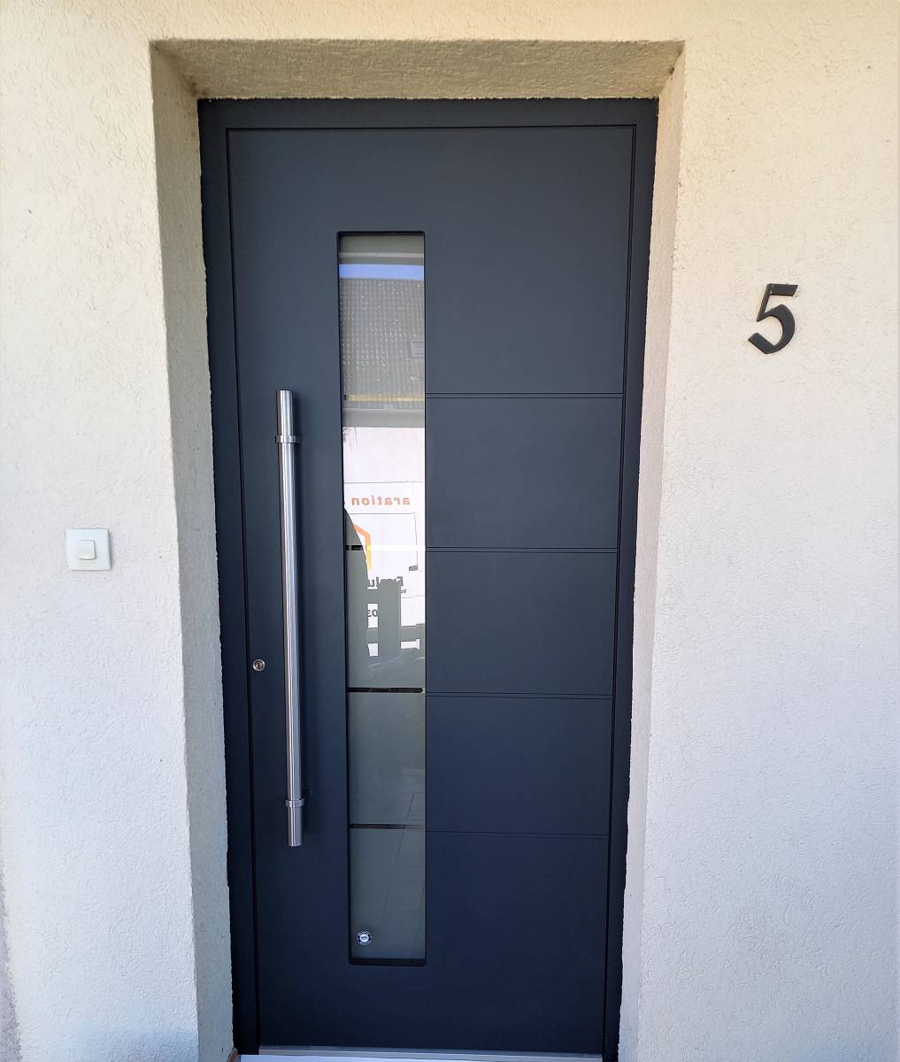 Porte d'entrée en aluminium sur mesure à Haguenau