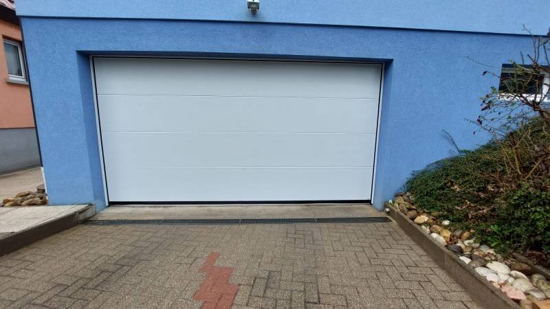 grande porte de garage sectionnelle à Rothbach